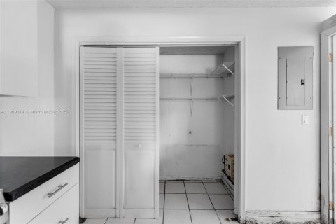 Купить таунхаус в Майами, Флорида 3 спальни, 178.37м2, № 1970274 - фото 11