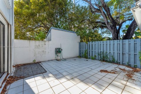 Купить таунхаус в Майами, Флорида 3 спальни, 178.37м2, № 1970274 - фото 22