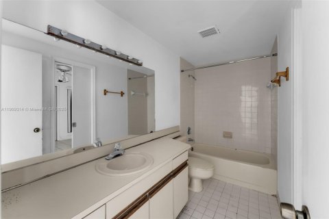 Купить таунхаус в Майами, Флорида 3 спальни, 178.37м2, № 1970274 - фото 14