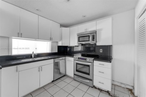 Купить таунхаус в Майами, Флорида 3 спальни, 178.37м2, № 1970274 - фото 9