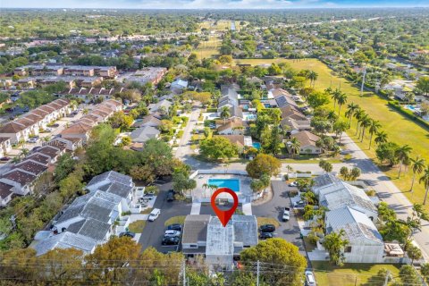 Купить таунхаус в Майами, Флорида 3 спальни, 178.37м2, № 1970274 - фото 30
