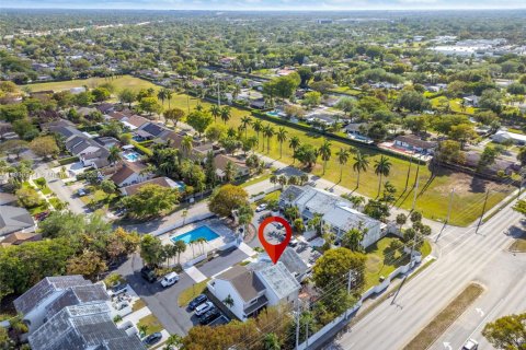 Купить таунхаус в Майами, Флорида 3 спальни, 178.37м2, № 1970274 - фото 28