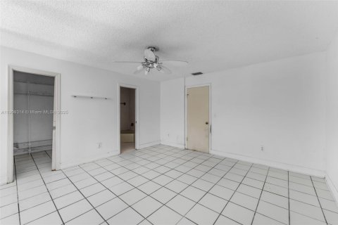 Купить таунхаус в Майами, Флорида 3 спальни, 178.37м2, № 1970274 - фото 19