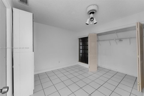 Купить таунхаус в Майами, Флорида 3 спальни, 178.37м2, № 1970274 - фото 15