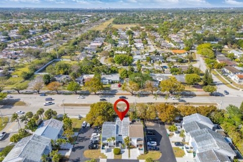 Купить таунхаус в Майами, Флорида 3 спальни, 178.37м2, № 1970274 - фото 25