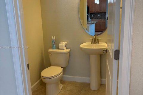 Casa en venta en Kissimmee, Florida, 5 dormitorios № 1952581 - foto 11