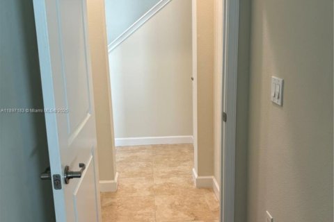 Casa en venta en Kissimmee, Florida, 5 dormitorios № 1952581 - foto 20