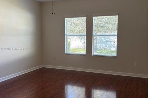 Casa en venta en Kissimmee, Florida, 5 dormitorios № 1952581 - foto 19