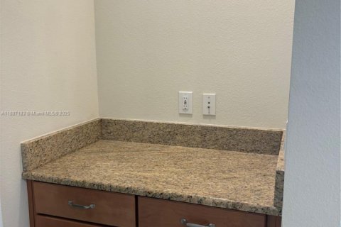 Casa en venta en Kissimmee, Florida, 5 dormitorios № 1952581 - foto 10