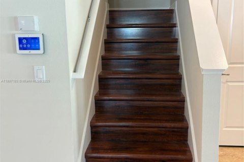 Casa en venta en Kissimmee, Florida, 5 dormitorios № 1952581 - foto 28