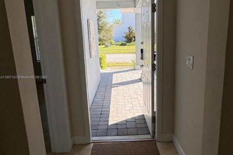 Casa en venta en Kissimmee, Florida, 5 dormitorios № 1952581 - foto 5