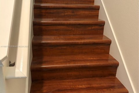 Casa en venta en Kissimmee, Florida, 5 dormitorios № 1952581 - foto 29