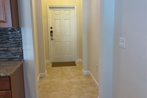 Casa en venta en Kissimmee, Florida, 5 dormitorios № 1952581 - foto 6