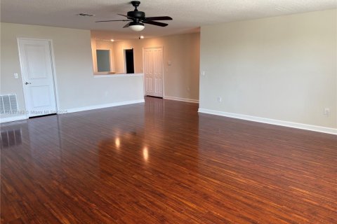 Casa en venta en Kissimmee, Florida, 5 dormitorios № 1952581 - foto 30