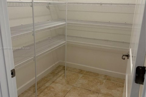 Casa en venta en Kissimmee, Florida, 5 dormitorios № 1952581 - foto 15