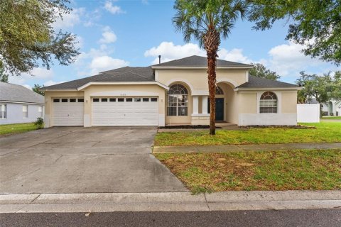 House in Clermont, Florida 6 bedrooms, 280.38 sq.m. № 2277862