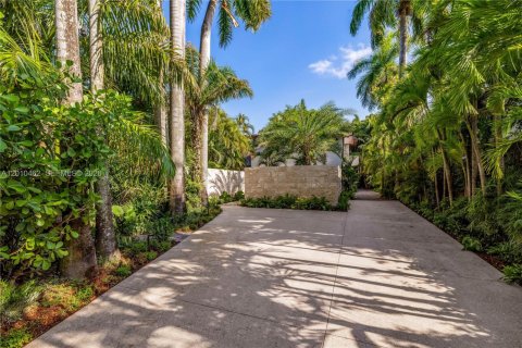 Villa ou maison à vendre à Miami, Floride: 5 chambres, 387.68 m2 № 2076073 - photo 22
