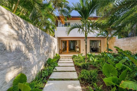 Villa ou maison à vendre à Miami, Floride: 5 chambres, 387.68 m2 № 2076073 - photo 23