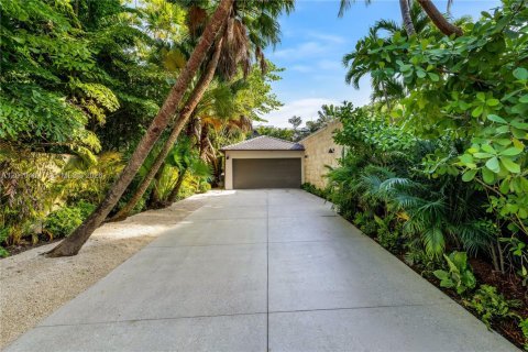 Villa ou maison à vendre à Miami, Floride: 5 chambres, 387.68 m2 № 2076073 - photo 11