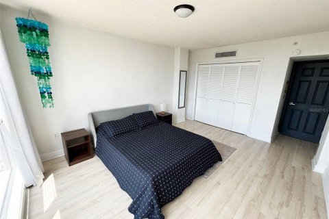 Condo in Saint Petersburg, Florida, 2 bedrooms  № 1718405 - photo 6
