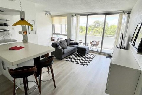 Condo in Saint Petersburg, Florida, 2 bedrooms  № 1718405 - photo 13