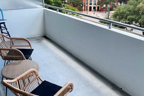 Condo in Saint Petersburg, Florida, 2 bedrooms  № 1718405 - photo 11