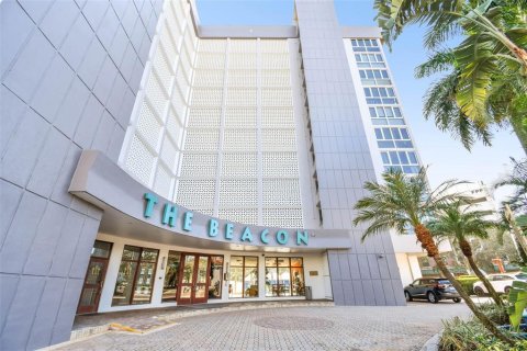 Condo in Saint Petersburg, Florida, 2 bedrooms  № 1718405 - photo 1