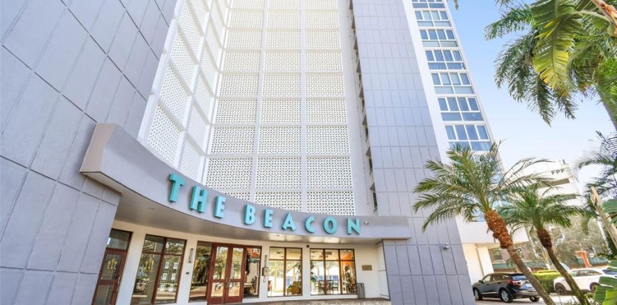 Condo in Saint Petersburg, Florida, 2 bedrooms  № 1718405