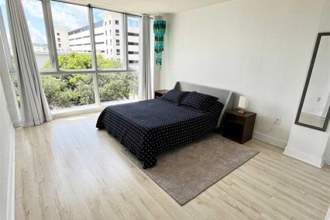 Condo in Saint Petersburg, Florida, 2 bedrooms  № 1718405 - photo 5