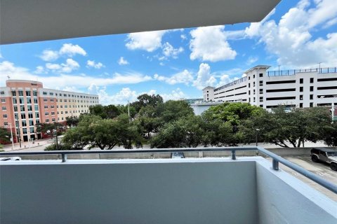 Condo in Saint Petersburg, Florida, 2 bedrooms  № 1718405 - photo 12
