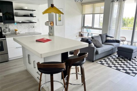 Condo in Saint Petersburg, Florida, 2 bedrooms  № 1718405 - photo 14