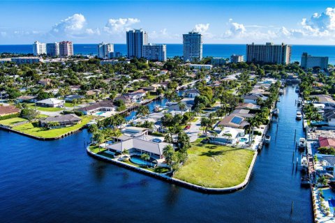 House in Lauderdale-by-the-Sea, Florida 5 bedrooms, 577.67 sq.m. № 970273 - photo 1
