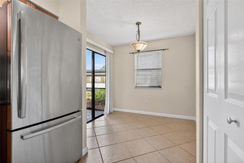 Condo in Largo, Florida, 2 bedrooms  № 2100724 - photo 12