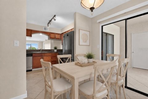 Condo in Largo, Florida, 2 bedrooms  № 2100724 - photo 15