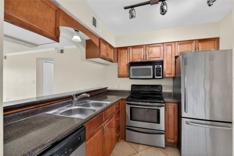 Condo in Largo, Florida, 2 bedrooms  № 2100724 - photo 8