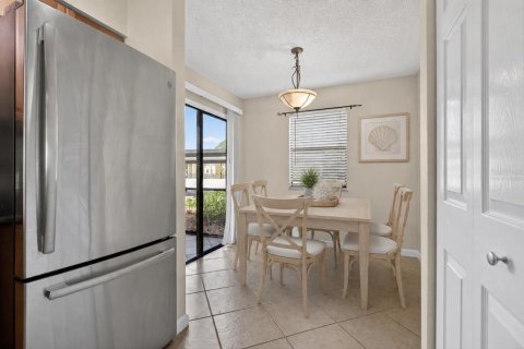 Condo in Largo, Florida, 2 bedrooms  № 2100724 - photo 13