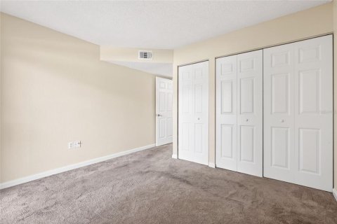 Condo in Largo, Florida, 2 bedrooms  № 2100724 - photo 27