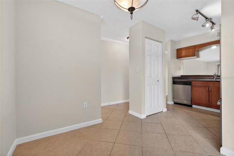 Condo in Largo, Florida, 2 bedrooms  № 2100724 - photo 10