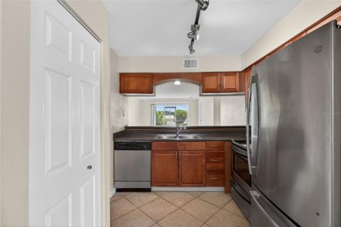 Condo in Largo, Florida, 2 bedrooms  № 2100724 - photo 9