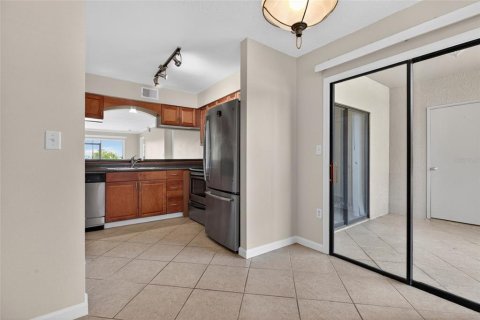 Condo in Largo, Florida, 2 bedrooms  № 2100724 - photo 14