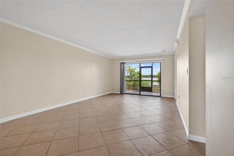 Condo in Largo, Florida, 2 bedrooms  № 2100724 - photo 21
