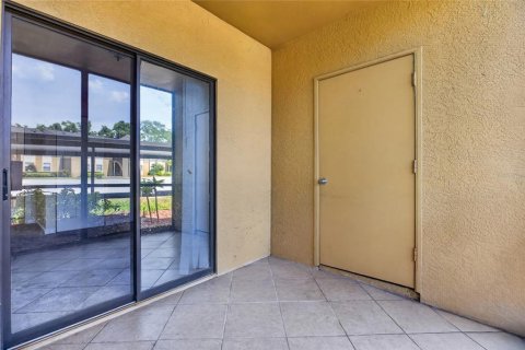 Condo in Largo, Florida, 2 bedrooms  № 2100724 - photo 16