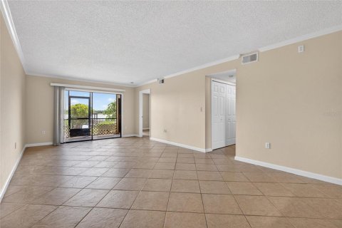 Condo in Largo, Florida, 2 bedrooms  № 2100724 - photo 19