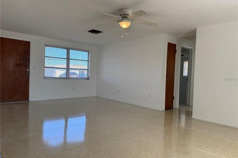 Villa ou maison à louer à Holiday, Floride: 2 chambres, 88.07 m2 № 2416731 - photo 3
