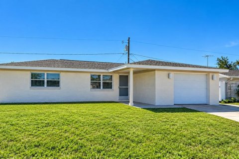 Villa ou maison à Holiday, Floride 2 chambres, 88.07 m2 № 2416731