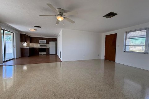 Villa ou maison à louer à Holiday, Floride: 2 chambres, 88.07 m2 № 2416731 - photo 6