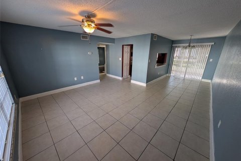 Condominio en venta en Ocala, Florida, 2 dormitorios, 82.78 m2 № 2210931 - foto 3