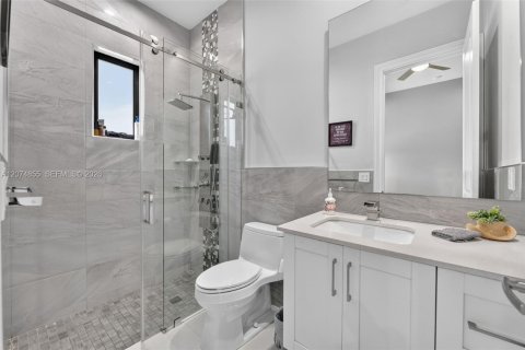 House in Miami, Florida 6 bedrooms, 423.73 sq.m. № 2312000 - photo 23