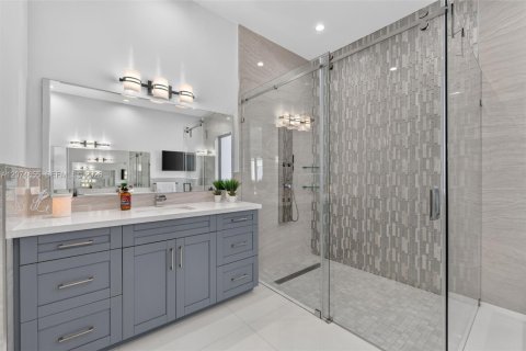 House in Miami, Florida 6 bedrooms, 423.73 sq.m. № 2312000 - photo 19