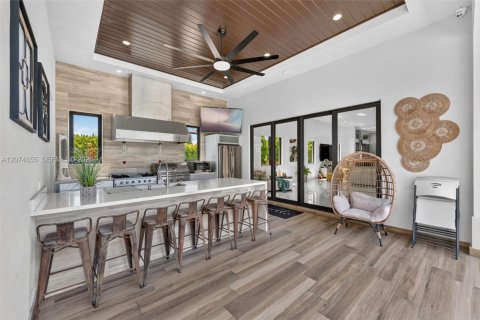 House in Miami, Florida 6 bedrooms, 423.73 sq.m. № 2312000 - photo 29